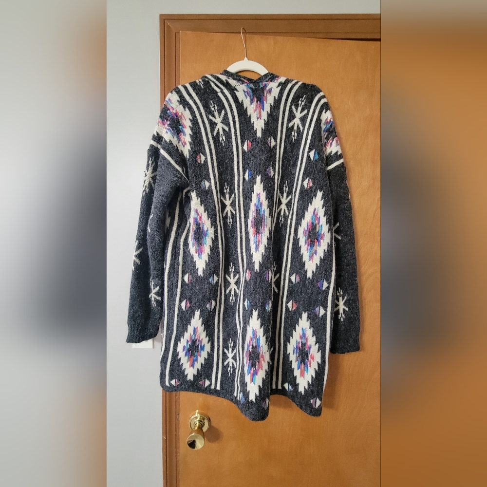 Geometric Patterned Cardigan - Picture 4 of 5
